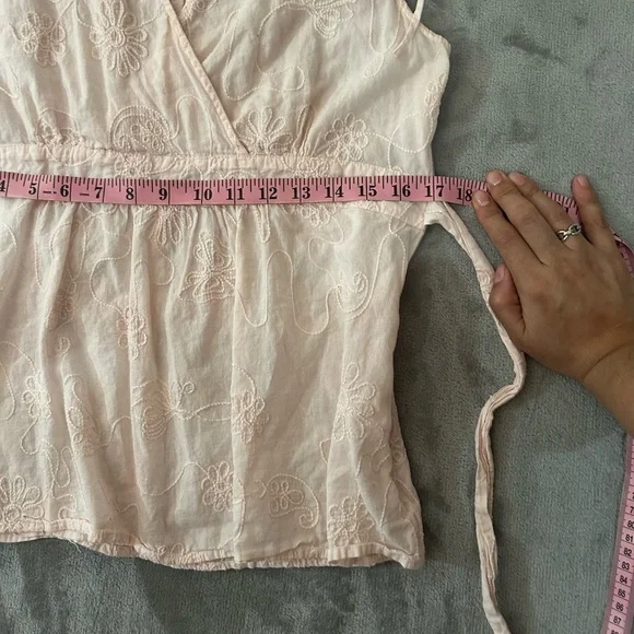 V- neck floral baby pink cap sleeve blouse - Picture 9 of 11